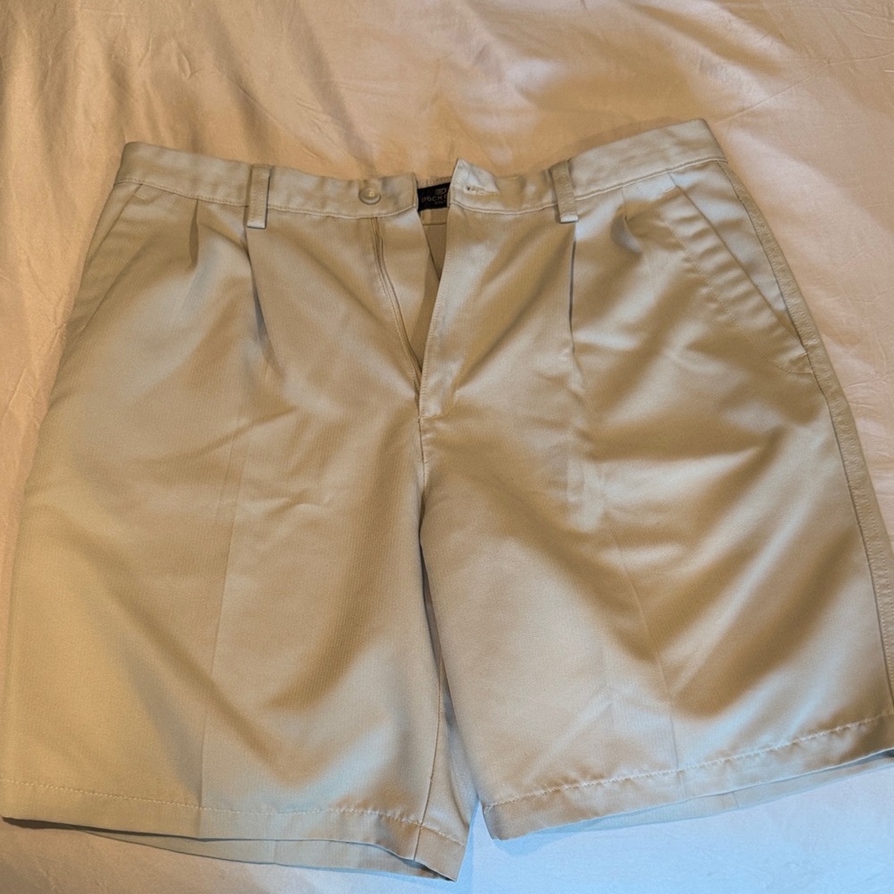 Dockers Men's Light Tan Flat Front Shorts